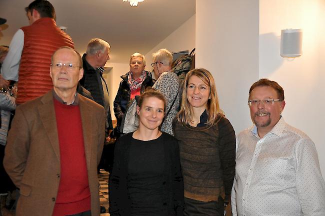 Martin Brauen, Dominique Weissen Abgottspon, Monika Holzegger und Reinhard Ritz bei der Eröffnung der Station am Freitag in Niederwald.