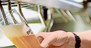 Tatort. Bei einem Gasthaus-Besuch hat ein Oberwalliser erst einem Mann einen Revolver an den Kopf gesetzt und dann  die Waffe auf die Barkeeperin gerichtet.Foto keystone