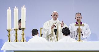 <b>&laquo;Haben wir Angst?&raquo;</b> Die Kirche m&uuml;sse sich reformieren, sagte Papst Franziskus am Samstag vor den Beamten den Vatikans.