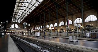 Auf dem Pariser Fernbahnhof Gare de Lyon waren am Morgen deutlich weniger Menschen unterwegs als sonst.