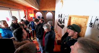 Wie alle Jahre ziehen in St. Niklaus am letzten Tag des Jahres die Neujahrss&auml;nger von Haus zu Haus, um ein Neujahrslied zu singen.