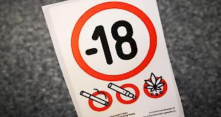 Seit dem 1. Januar 2019 ist es Jugendlichen unter 18 Jahren verboten, Tabakwaren und Nikotinprodukte zu kaufen.