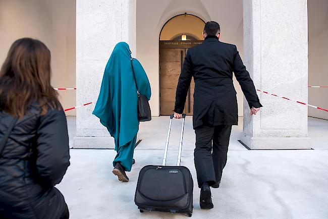 Eine mutmassliche Dschihad-Reisende im Dezember 2017vor dem Bundesstrafgericht in Bellinzona.