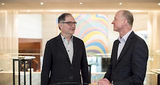 VR-Pr&auml;sident Peter Kurer spricht mit CEO Olaf Swantee, rechts. (Archivbild)