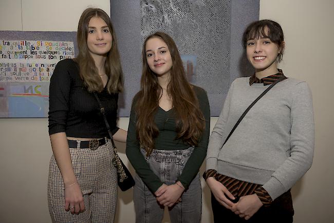 Saska Mitic (17), Isabelle Jadlaoui (17) und Noëlle Dirren (17), Visp. 