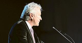 Gemeinsam. Der Leuker Gemeindepr&auml;sident Martin L&ouml;tscher: &laquo;Lachen wir gemeinsam.&raquo;Fotos VALERIE GIGER