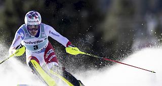 Daniel Yule steht nach dem ersten Slalomlauf von Adelboden an der Spitze des Zwischenklassements.