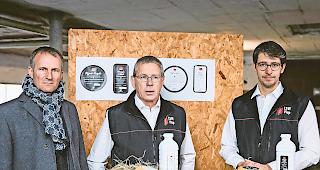 Die Zukunft eingeleitet. Georg Bregy, Adjunkt, Moritz Schwery, Leiter Landwirtschaftszentrum, und Andr&eacute; Summermatter, &shy;agrartechnischer Mitarbeiter, (von links) sehen das Landwirtschaftszentrum Visp gut positioniert. Foto mengis media/Alain Amherd