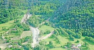 Bergbach. Auf dem Papier wurde die Murgang-Problematik des Meretschibachs, der die Grenze zwischen Agarn und Leuk-Susten &shy;bildet, entsch&auml;rft. Vor der Umsetzung wird der Plan an einem Modell im Massstab 1:55 getestet.Foto zvg