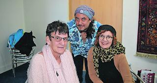 Elisabeth Furrer (l.), Initiant Patrick Furrer und Sarah Imboden Reinke von der &laquo;Zuckerpuppa&raquo;.