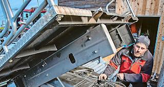 Sabotageakt. &laquo;Wir gehen nicht von einem Bubenstreich aus, da muss b&ouml;se Absicht dahinterstecken&raquo;,  sagt der Eischler Pistenchef Michel Amacker.Foto mengis media/andrea soltermann