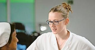 Potenziale besser aussch&ouml;pfen. Die Fachkr&auml;fte mit ausl&auml;ndischen Diplomen machen in Walliser Spit&auml;lern, Pflege- und Altersheimen 37,2 Prozent aus.Foto mengis media/Alain Amherd