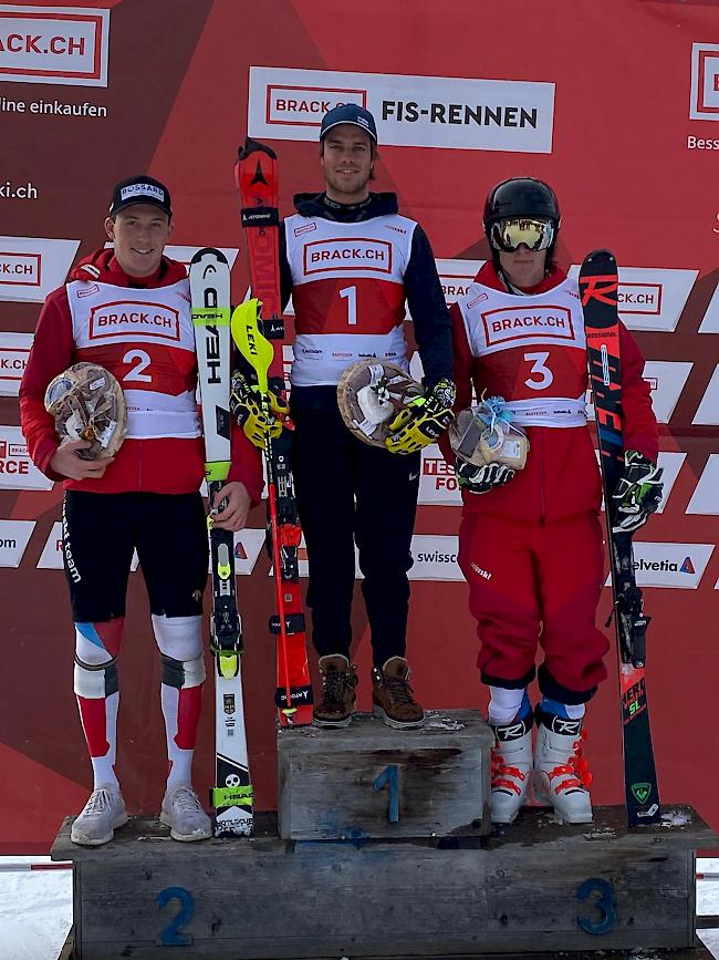 Dionys Kippel siegt beim FIS-Slalom in Gstaad vor Matthias Iten und Livio Simonet.