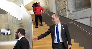 Am 13. Januar gab Ravenel seinen sofortigen R&uuml;cktritt als Pr&auml;sident und Mitglied des Waadtl&auml;nder Grossen Rates bekannt.