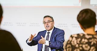 Hohe Ziele. Walliser Energieminister Roberto Schmidt: &laquo;F&uuml;r einmal sind wir spitze. Und wollen noch weitergehen. Als Energiekanton m&uuml;ssen wir das auch.&raquo; Da k&ouml;nne das Wallis nur exemplarisch sein.