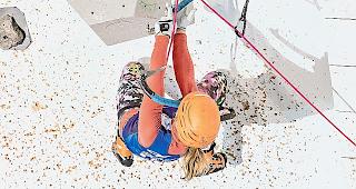 Impressionen der Eiskletternacht in Saas-Fee. Die Nähe zu den Athleten ist in Saas-Fee einzigartig…