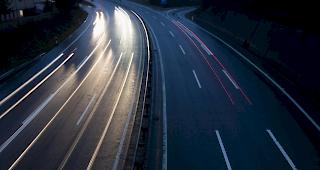 54-J&auml;hrige war bei Dunkelheit alleine auf einer Fernstrasse im US-Bundesstaat South Carolina unterwegs. (Symbolbild)