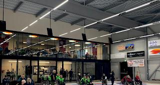 Eindrücke vom Auftakttag der Schweizer Meisterschaften der Rollstuhl-Curler in Brig-Glis.