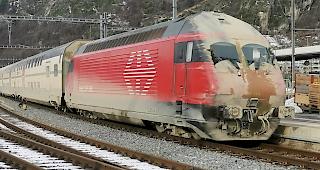 Z&uuml;ge kamen mit Schlamm verdreckt aus der R&ouml;hre in Visp an.