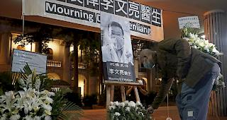 Li Wenlian: Die Polizei verwarnte ihn und andere Mediziner wegen der Verbreitung von "Ger&uuml;chten". Sie mussten unterschreiben, dass sie nichts mehr &uuml;ber den Ausbruch enth&uuml;llen.