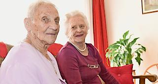 Familienmenschen. Geburtstagswunsch von Adrienne Mathieu-Grass (links) und Andrea Grand-Kuonen: &laquo;Dass es der Familie gut geht.&raquo;