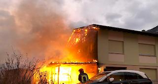 Beim Brand eines Wohnhauses am Dienstagmorgen in Gr&ocirc;ne entstand erheblicher Sachschaden.