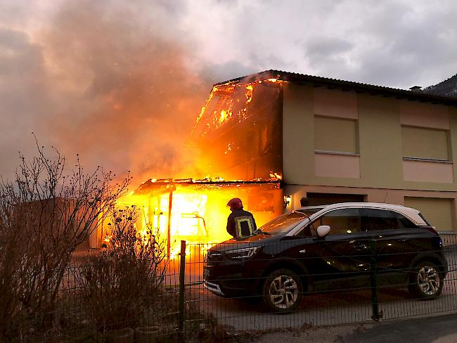 Beim Brand eines Wohnhauses am Dienstagmorgen in Grône entstand erheblicher Sachschaden.