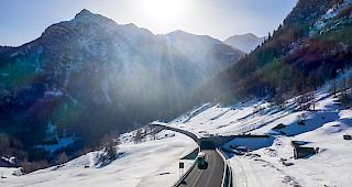 Der Verkehr im Baubereich wird bis im November einspurig gef&uuml;hrt.