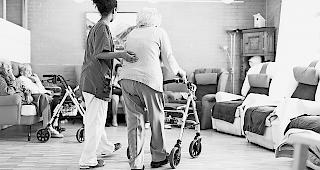 Mindestlohn. Jeder der 7330 Mitarbeiter in den Walliser Alters- und Pflegeheimen soll k&uuml;nftig mindestens 4000 Franken pro Monat verdienen.