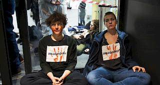 Am Montagvormittag besetzten Klimaaktivisten mehrere R&auml;umlichkeiten von Rohstoffhandelsunternehmen in Genf und Lausanne.