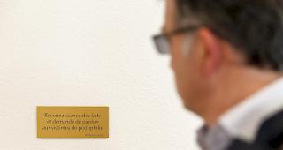 <b>Auf Wunsch eines Opfers.</b> Die Gedenktafel wurde in der Kapelle Closillon in Monthey aufgeh&auml;ngt.