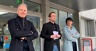 Denkw&uuml;rdiger Moment. Rapha&euml;l Vuigner (links) und seine Kontrahentin Myriam Ern&eacute;-Savioz bei der Verk&uuml;ndung des Resultats. 