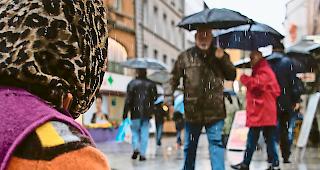 Umstritten. Vor sieben Jahren wollte das Walliser Parlament das Betteln verbieten. Jetzt liegt ein  Gesetzesentwurf vor, gegen den Willen der Regierung und der vorberatenden Kommission. 