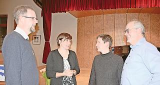 Der Chorgesang als Anliegen. OCV-Pr&auml;ses Daniel Rotzer, Verbandspr&auml;sidentin Isabelle Knubel, Kantonalpr&auml;sident Laurent Bovier  und AMO-Leiter Amad&eacute; Schnyder (von links) an der DV der Gesangch&ouml;re in Fiesch.