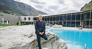Entspannt. Das Thermalbad Brigerbad mit Direktor Olivier Foro muss trotz Coronavirus keine spezifischen Massnahmen umsetzen. Denn daf&uuml;r sieht das Bundesamt f&uuml;r Gesundheit keinen Handlungsbedarf. Foto mengis media/alain amherd