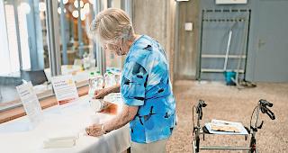 Kontrovers. Das Thema assistierte Sterbehilfe f&uuml;hrt auch innerhalb der Altersheime zu Diskussionen.Foto Keystone