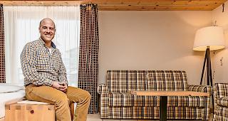 Um Sch&auml;den zu vermeiden. Weil die Sch&auml;den in den Zimmern stetig zugenommen haben, setzt Hotelier Daniel Biner im Alpenhotel Fleurs de Zermatt seit &uuml;ber  einem Jahr auf ein Ess- und Trinkverbot in den Zimmern. Foto mengis media/Andrea Soltermann