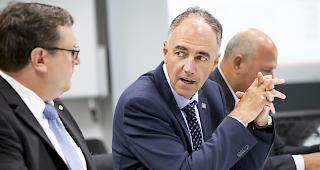 &laquo;Panik w&auml;re unangebracht.&raquo; Bildungsdirektor Christophe Darbellay. 