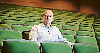 Gespannt. La-Poste-Direktor Edi Sterren ist froh, weiterhin Besucher empfangen zu können.