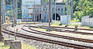 Simplontunnel. Italien riegelt seine Provinzen ab, nicht aber die Grenze zur Schweiz.