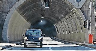 Im Mittaltunnel wird gearbeitet.