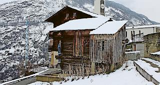 Zur Ortsbildversch&ouml;nerung will die Gemeinde auf ihrem Grundst&uuml;ck bei der Kirche den rechten Stallanbau sowie den Misthof entfernen lassen.