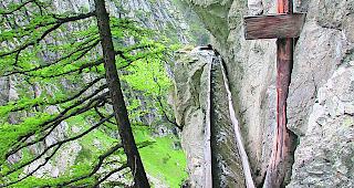 Im Chännel fliesst Wässerwasser aus dem Gredetschtal.