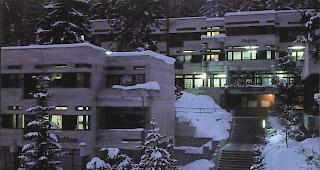 Die Mitarbeitenden werden weiterhin den vollen Lohn erhalten, da das Sport Resort Fiesch den Anteil, der nicht vom Staat übernommen wird, ausgleicht.