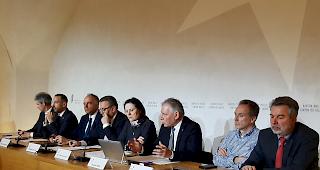 Der Staatsrat informiert über die neuen Massnahmen zur Bekämpfung des Coronavirus.