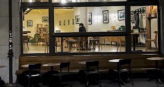 Die Corona-Pandemie trifft die Gastronomie und Hotellerie wie kaum eine andere Branche mit voller Wucht. Der Branchenverband Gastrosuisse f&uuml;hrte in den vergangenen zwei Wochen Umfragen durch, um die Folgen des Virus f&uuml;r Schweizer Beizen zu beziffern. (Symbolfoto) 