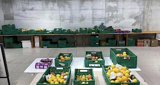 Noch essbare Lebensmittel von Hotels und Restaurants in Zermatt, die wegen vorzeitigem Saisonende nicht mehr verwendet werden, finden am Sonntag Platz in einem Pop-up-Store.