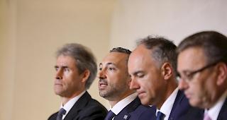 Wenig Distanz. Hat Staatsrat Fr&eacute;d&eacute;ric Favre (2.v.l.) weitere Regierungsmitglieder angesteckt?