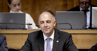 F&uuml;hrungsrolle. Staatsrat Darbellay will daf&uuml;r k&auml;mpfen, dass die Walliser Wirtschaft ohne grosse Sch&auml;den aus der Corona-Krise kommt.