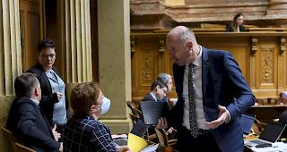 Es sollen nur Sitzungen von Kommissionen und Delegationen stattfinden, die für die Mai- und Juni-Session als dringend eingestufte Geschäfte beraten müssen.